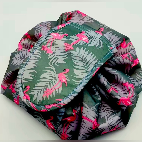 Elle Green Flamingo Drawstring Makeup Organizer - Picture 1 of 5
